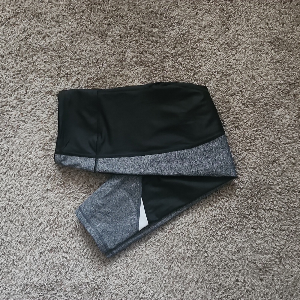 Victoria's Secret SPORT black leggings, M